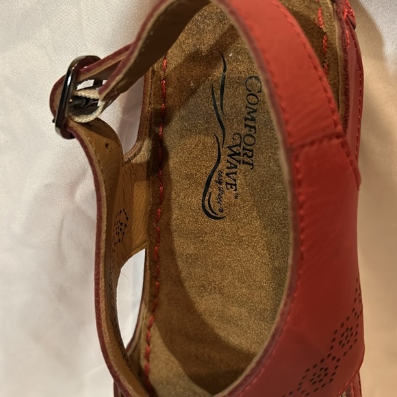 Comfort Wave Sloane Red Leather Mary Jane Sandals with Straps and Buckles W 6.5 - Picture 5 of 8
